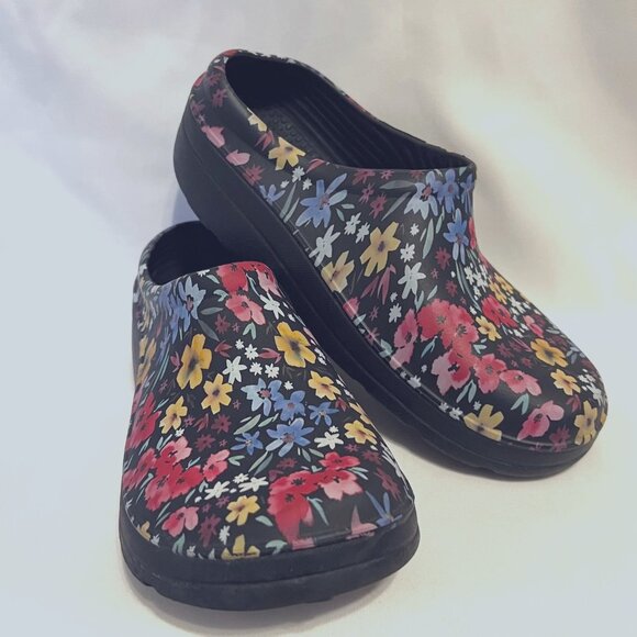totes Shoes - Totes Everywear Ultra Tough Super Comfy Women's Clogs-Floral Mix-Gardening-Sz.6